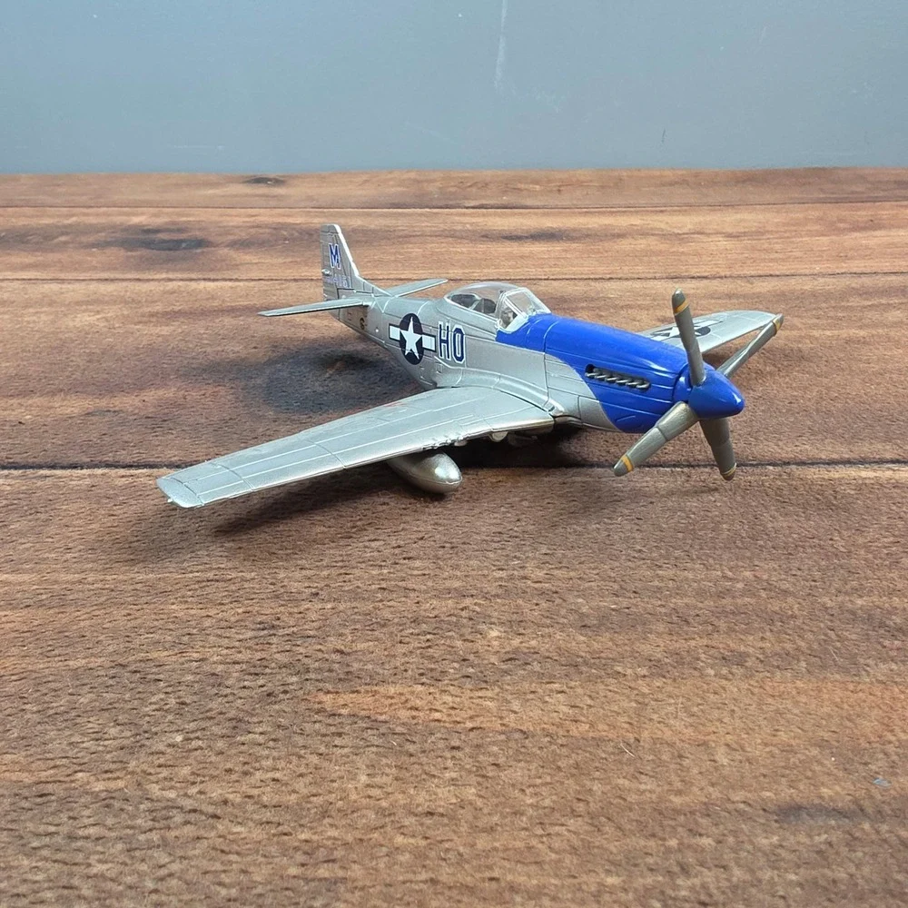 North American P-51D Mustang Fighter Plane Model Silver Blue WWII Petie 2nd